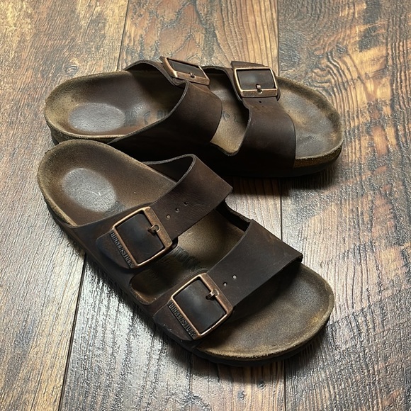 Women’s gently used Birkenstocks Arizona Soft footbed sandals - Picture 2 of 5